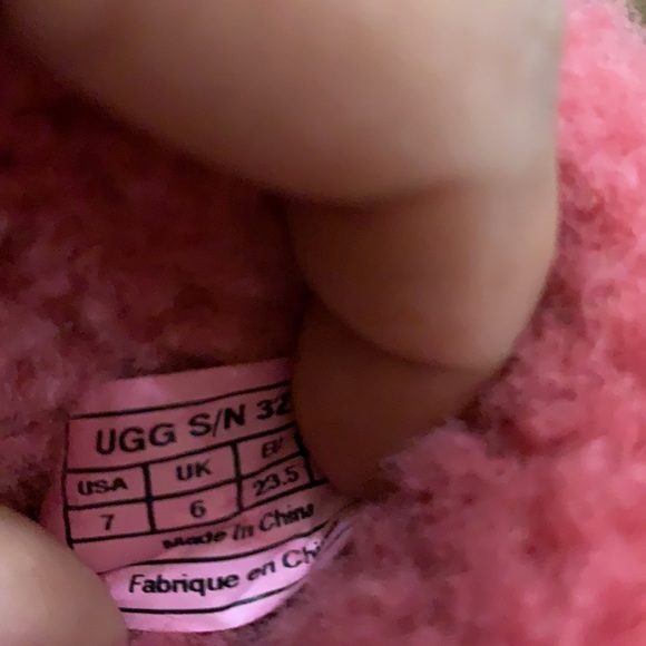 UGG BOOTIES 💗💗 - Picture 8 of 8